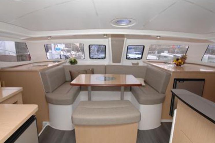 Charter Yacht Mahe 36 Classic - 2-3 Cabins - Tahiti,Bora Bora,South Pacific