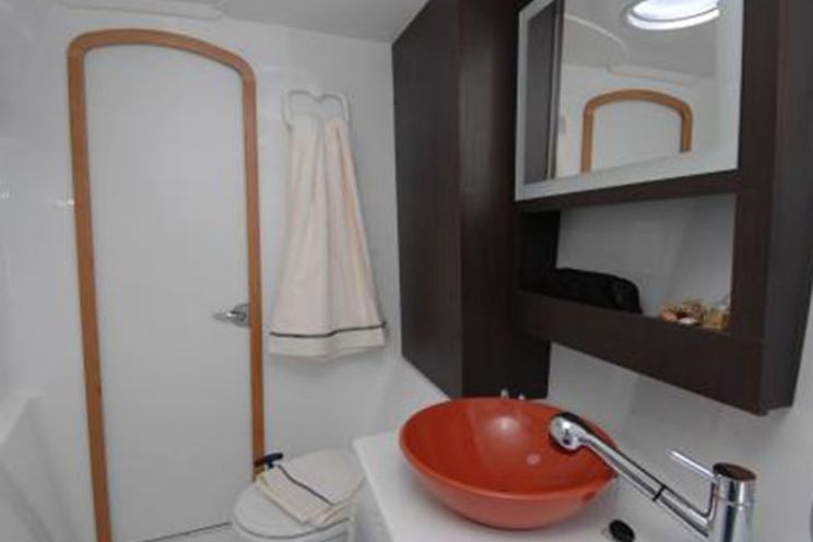 Charter Yacht Mahe 36 Classic - 2-3 Cabins - Tahiti,Bora Bora,South Pacific