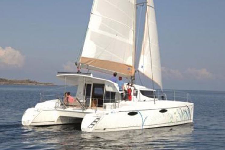 Charter Yacht Mahe 36 Classic - 2-3 Cabins - Tahiti,Bora Bora,South Pacific