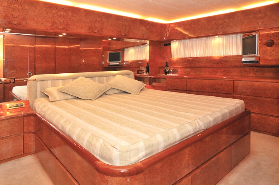 Charter Yacht Maiora 20m - 3 Cabins - Poltu Quatu - Porto Cervo - Olbia - Portisco