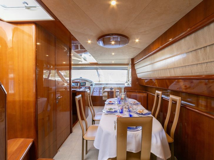 MAITE Ferretti 72 Dining