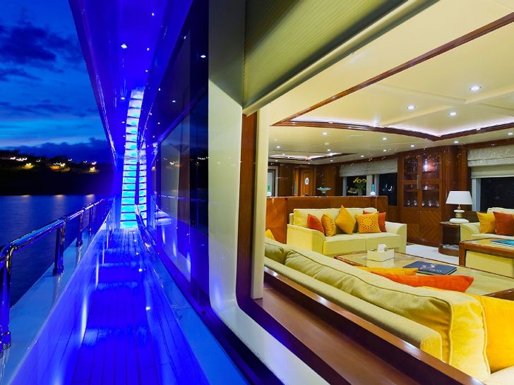 MARINA WONDER Gulf Craft Majesty 125  MARINA WONDER Gulf Craft Majesty 125