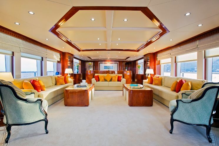 Charter Yacht MARINA WONDER - Gulf Craft Majesty 125 - 5 Cabins - French Rivera - Monaco - Cannes - St Tropez