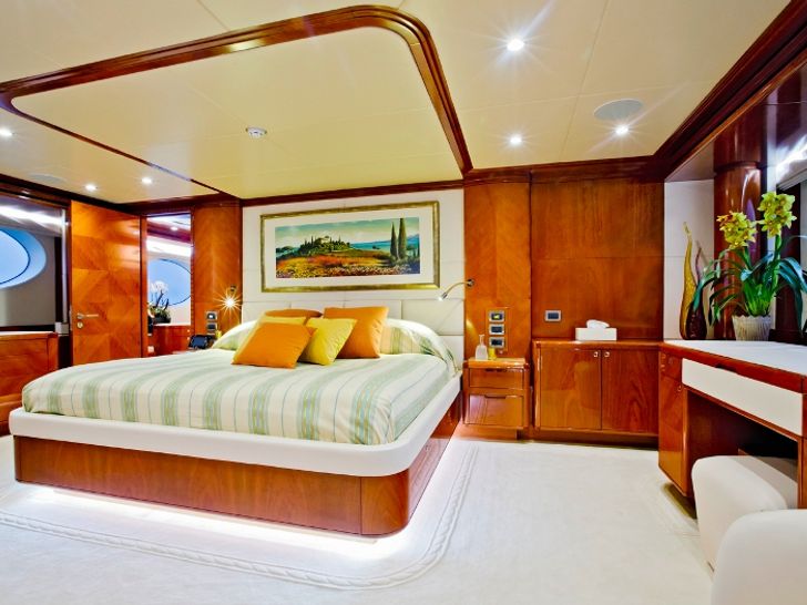 MARINA WONDER Gulf Craft Majesty 125  MARINA WONDER Gulf Craft Majesty 125