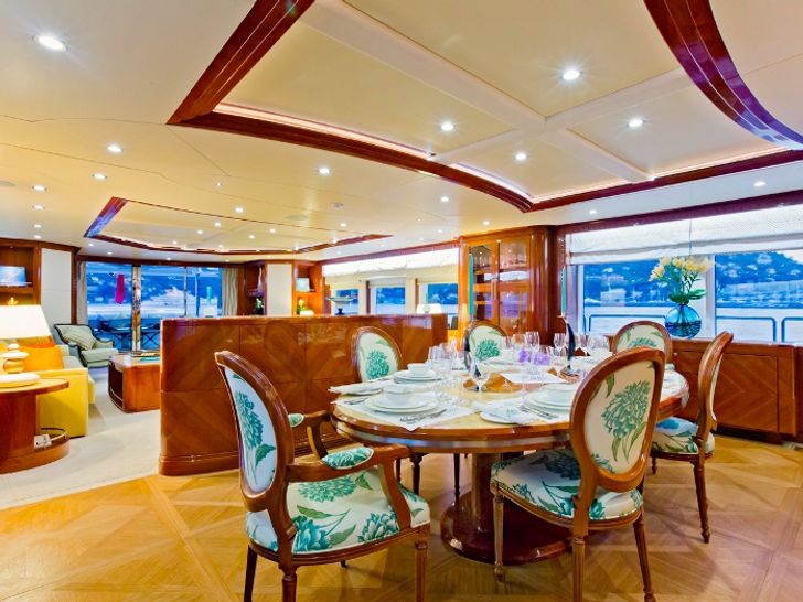 MARINA WONDER Gulf Craft Majesty 125  MARINA WONDER Gulf Craft Majesty 125