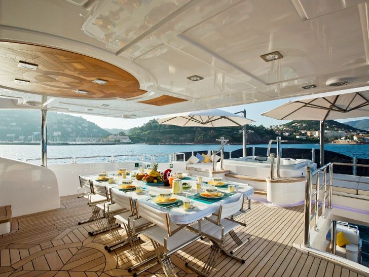MARINA WONDER Gulf Craft Majesty 125  MARINA WONDER Gulf Craft Majesty 125