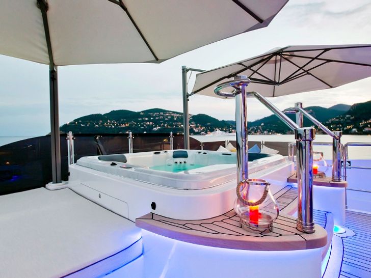 MARINA WONDER Gulf Craft Majesty 125  MARINA WONDER Gulf Craft Majesty 125