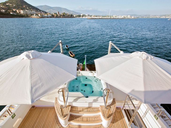MARINA WONDER Gulf Craft Majesty 125  MARINA WONDER Gulf Craft Majesty 125