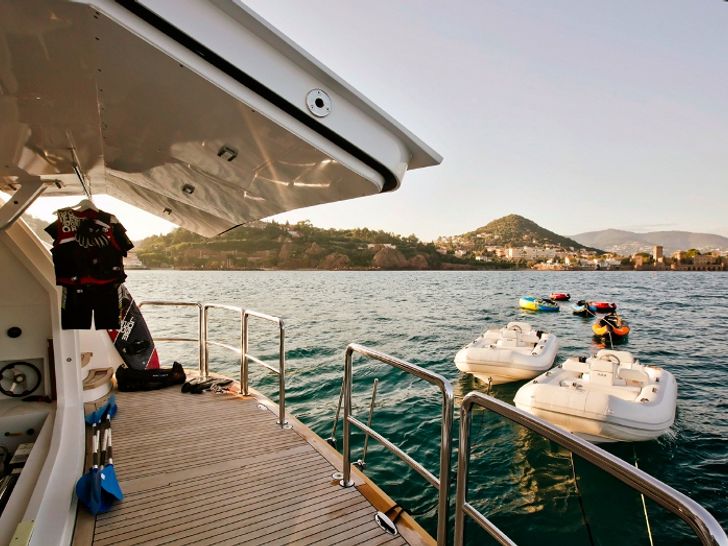 MARINA WONDER Gulf Craft Majesty 125  MARINA WONDER Gulf Craft Majesty 125