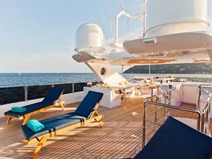 MARINA WONDER Gulf Craft Majesty 125  MARINA WONDER Gulf Craft Majesty 125