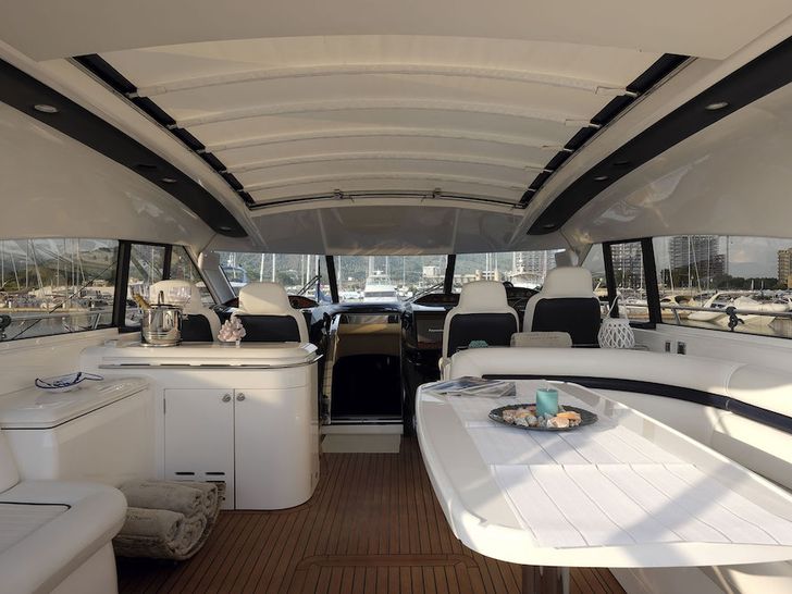 Princess V65 - Helm Princess V65 - Helm