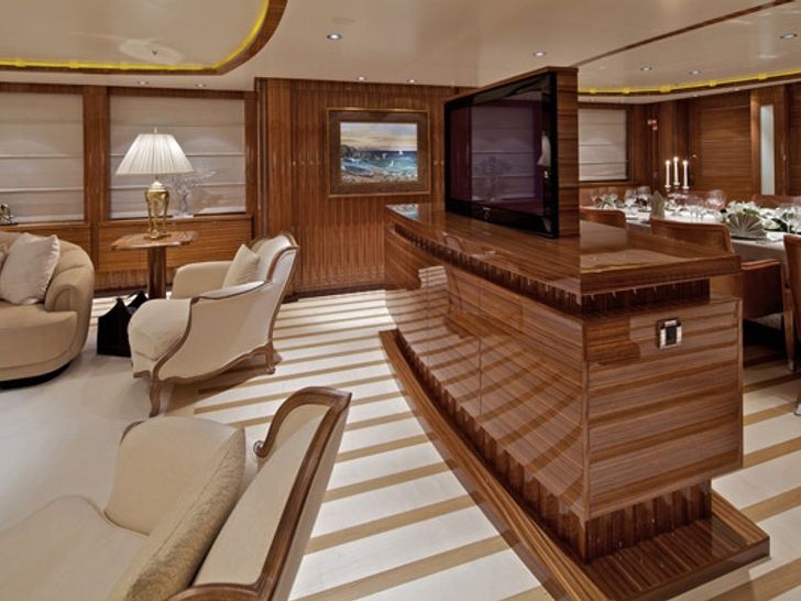 MIA RAMA Golden Yachts 176 Salon TV MIA RAMA Golden Yachts 176 Salon TV