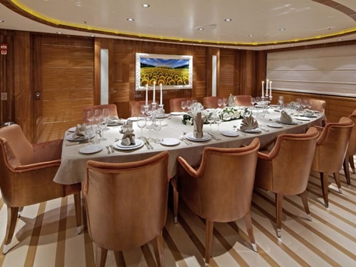 MIA RAMA Golden Yachts 176 Dining MIA RAMA Golden Yachts 176 Dining