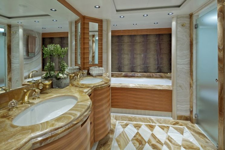 Charter Yacht MIA RAMA - Golden Yachts 176 - 7 Cabins - Greece - Athens - Mykonos