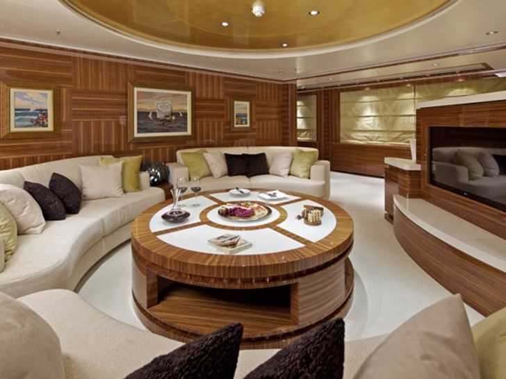 MIA RAMA Golden Yachts 176 Upper Salon