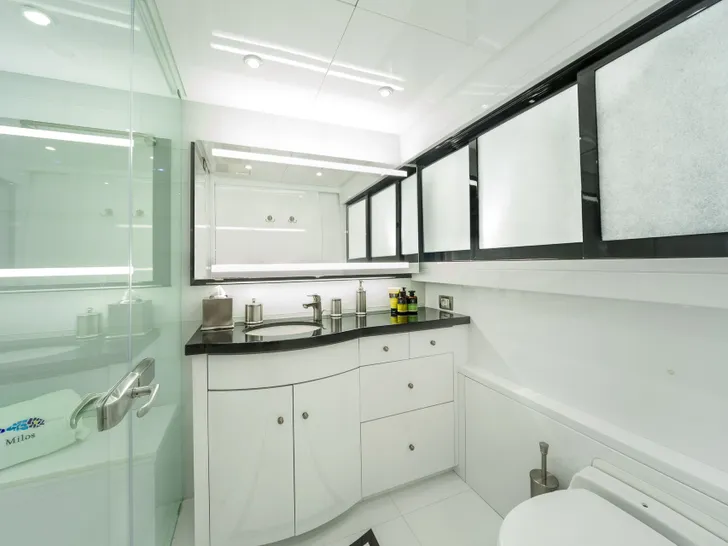 MILOS AT SEA Codecasa 35m En Suite MILOS AT SEA Codecasa 35m En Suite