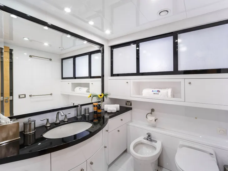 MILOS AT SEA Codecasa 35m En Suite MILOS AT SEA Codecasa 35m En Suite