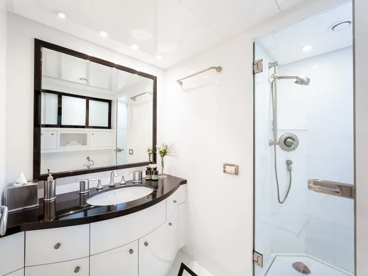 MILOS AT SEA Codecasa 35m En Suite MILOS AT SEA Codecasa 35m En Suite