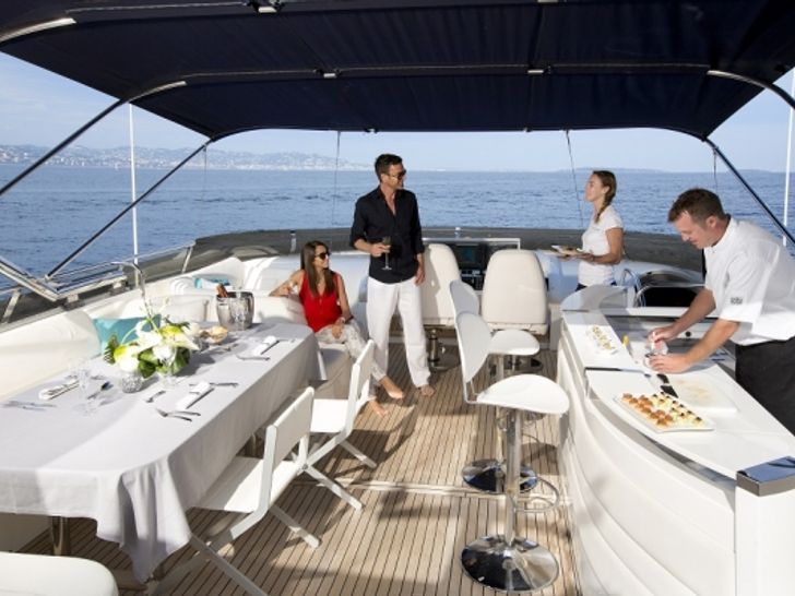 MOLLY MALONE Princess 95 Luxury Motoryacht Bar MOLLY MALONE Princess 95 Luxury Motoryacht Bar