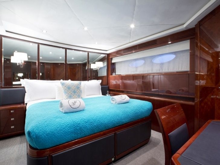 MOLLY MALONE Princess 95 Luxury Motoryacht VIP Cabin