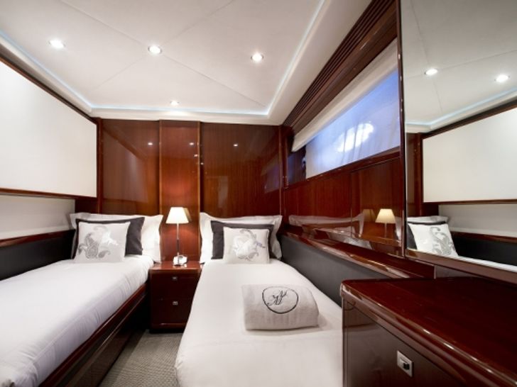 MOLLY MALONE Princess 95 Luxury Motoryacht Twin Cabin