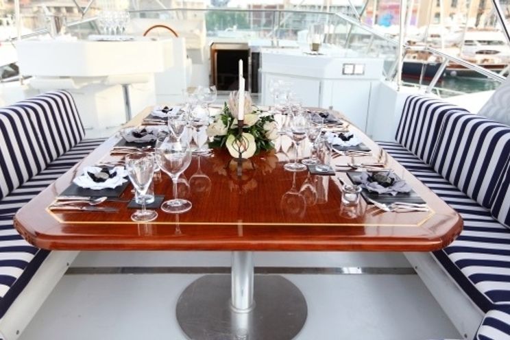 Charter Yacht MOONRAKER II - Azimut 97 - 4 Cabins - Monaco - Cannes - St Tropez - Corsica