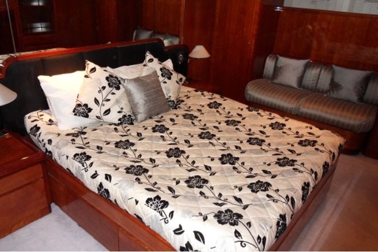 Charter Yacht MOONRAKER II - Azimut 97 - 4 Cabins - Monaco - Cannes - St Tropez - Corsica