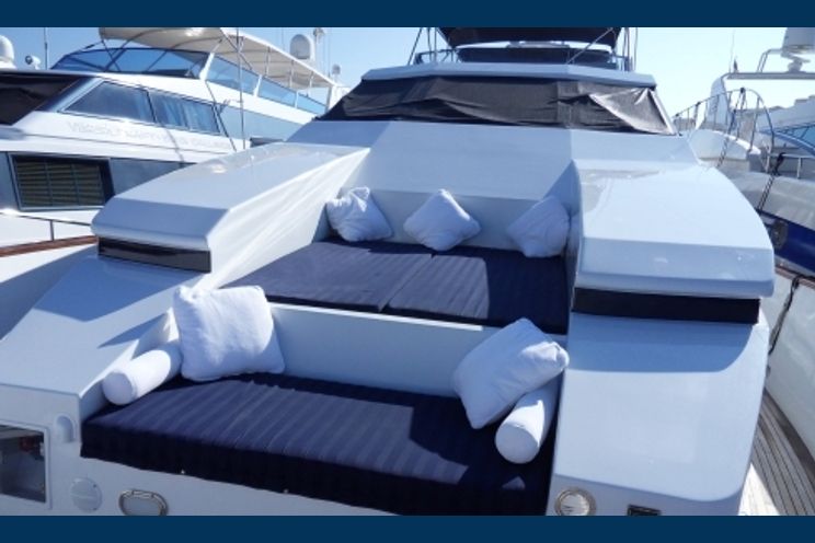 Charter Yacht MOONRAKER II - Azimut 97 - 4 Cabins - Monaco - Cannes - St Tropez - Corsica
