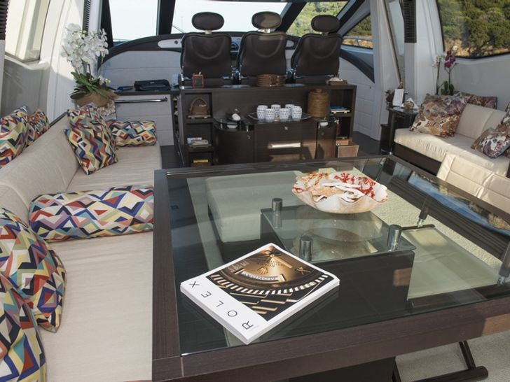 MR LOUIS Azimut 86s Luxury Motoryacht Saloon MR LOUIS Azimut 86s Luxury Motoryacht Saloon