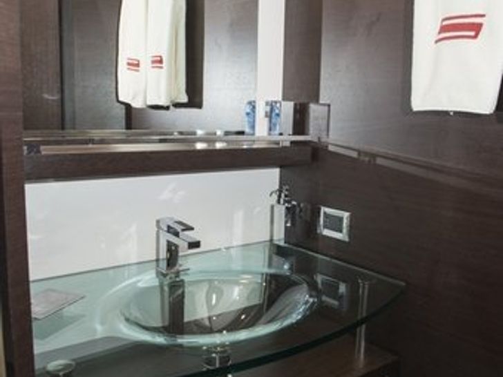 MR LOUIS Azimut 86s Luxury Motoryacht Bathroom