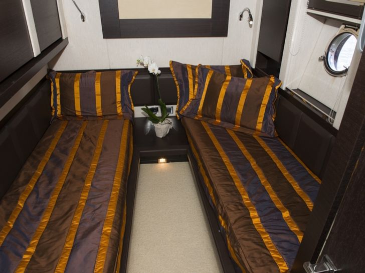 MR LOUIS Azimut 86s Luxury Motoryacht Twin Cabin MR LOUIS Azimut 86s Luxury Motoryacht Twin Cabin