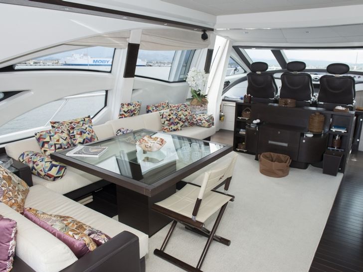 MR LOUIS Azimut 86s Luxury Motoryacht Saloon