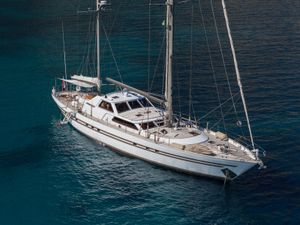 MY LOTTY - Benetti 26 m - 4 Cabins - Naples - Capri - Positano - Amalfi Coast - Italy MY LOTTY - Benetti 26 m - 4 Cabins - Naples - Capri - Positano - Amalfi Coast - Italy