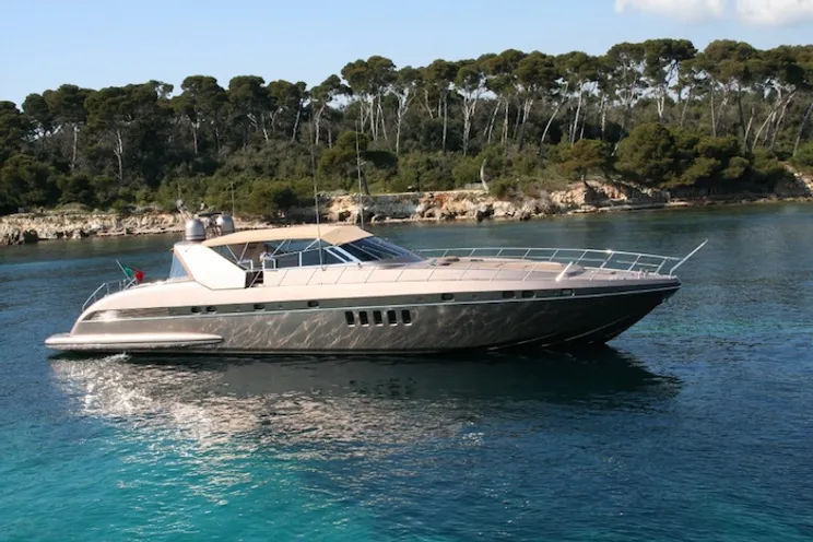 Charter Yacht Waï - Mangusta 80 - 3 Cabins - St Tropez - St Tropez - Cogolin - St Raphael