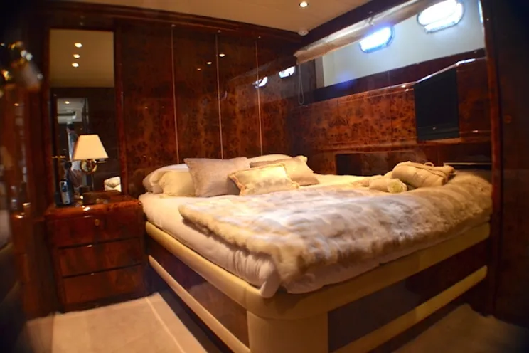 Charter Yacht Waï - Mangusta 80 - 3 Cabins - St Tropez - St Tropez - Cogolin - St Raphael