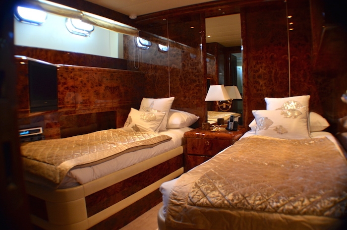 Charter Yacht Waï - Mangusta 80 - 3 Cabins - St Tropez - St Tropez - Cogolin - St Raphael