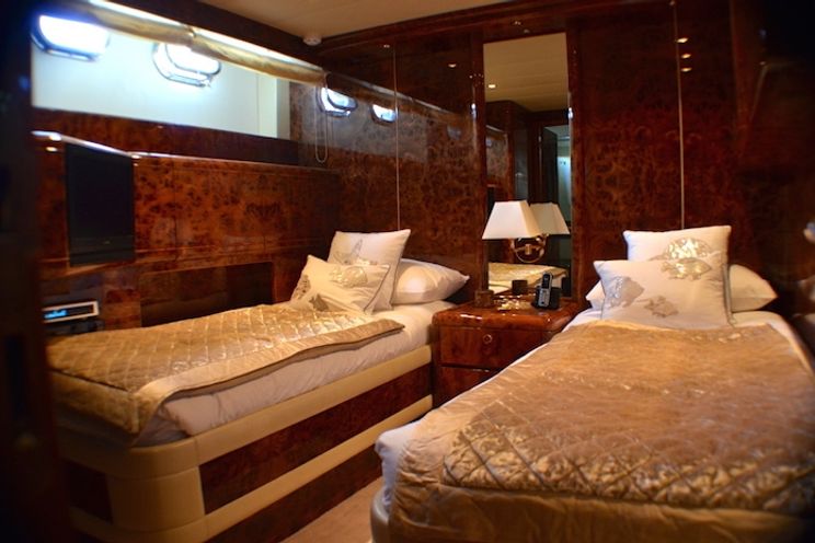 Charter Yacht Waï - Mangusta 80 - 3 Cabins - St Tropez - St Tropez - Cogolin - St Raphael