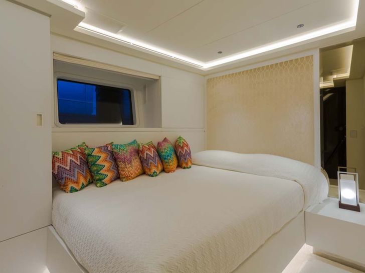 Port guest cabin Port guest cabin