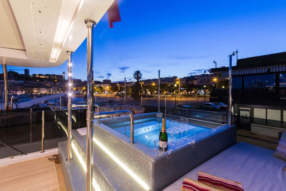 Charter Yacht GALA I - Benetti Delfino 93 - 5 Cabins - Athens - Mykonos - Paros - Greece