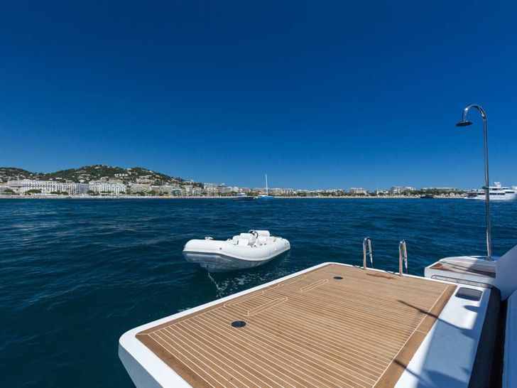 Swim platform Swim platform