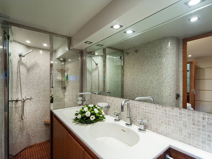 NADAZERO Raffaelli 22m Motoryacht Bathroom NADAZERO Raffaelli 22m Motoryacht Bathroom