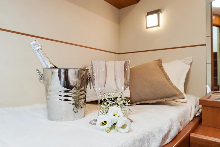 Charter Yacht NADAZERO - Raffaelli Yachts 22m Ontera - 4 Cabins - Sorrento - Naples