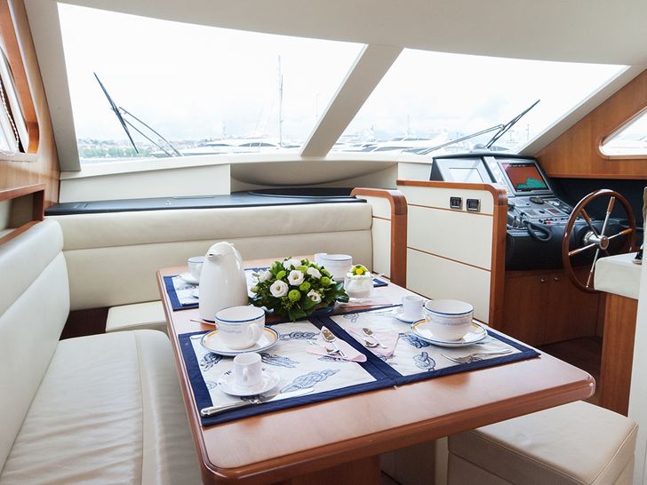 NADAZERO Raffaelli 22m Motoryacht Dining NADAZERO Raffaelli 22m Motoryacht Dining