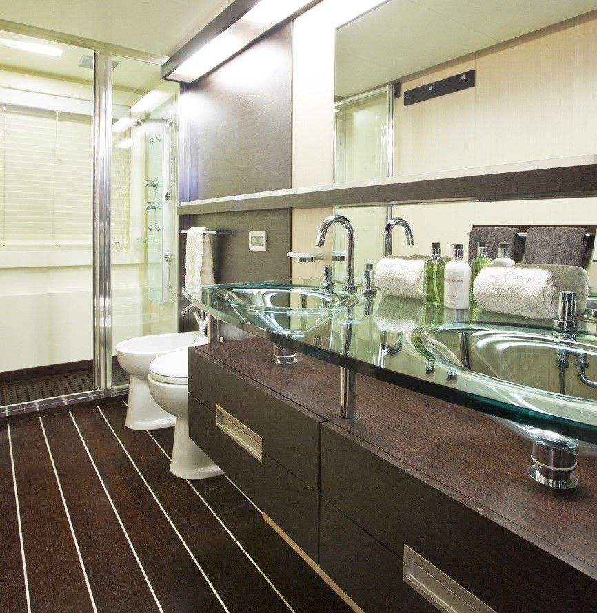 NAMI Azimut 86 Luxury Motoryacht Contemporary Bathroom