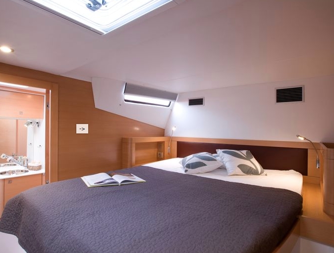 Charter Yacht Nautitech 542 - 5 Cabins - Corsica - French Riviera