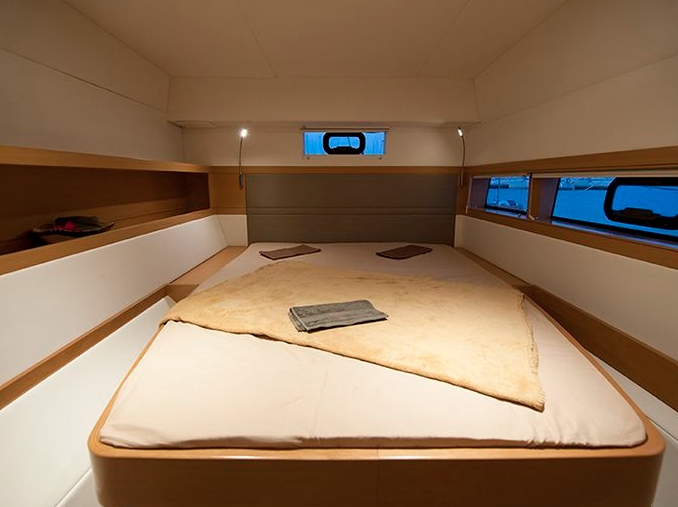 Charter Yacht Nautitech 542 - 5 Cabins - Corsica - French Riviera