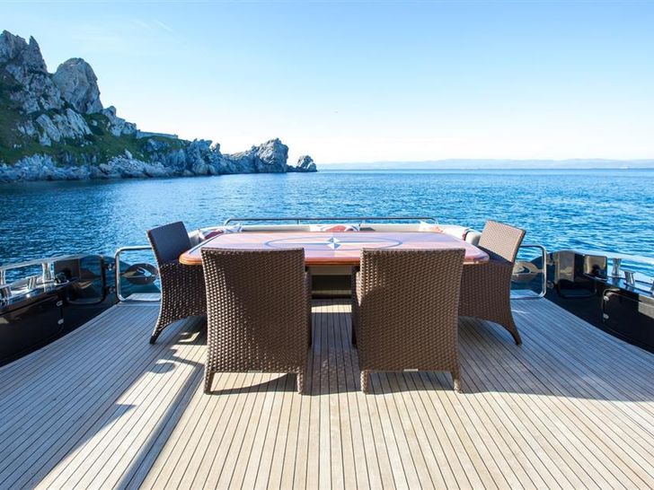 NEA MONI Cayman 75 Luxury Yacht Al Fresco Dining