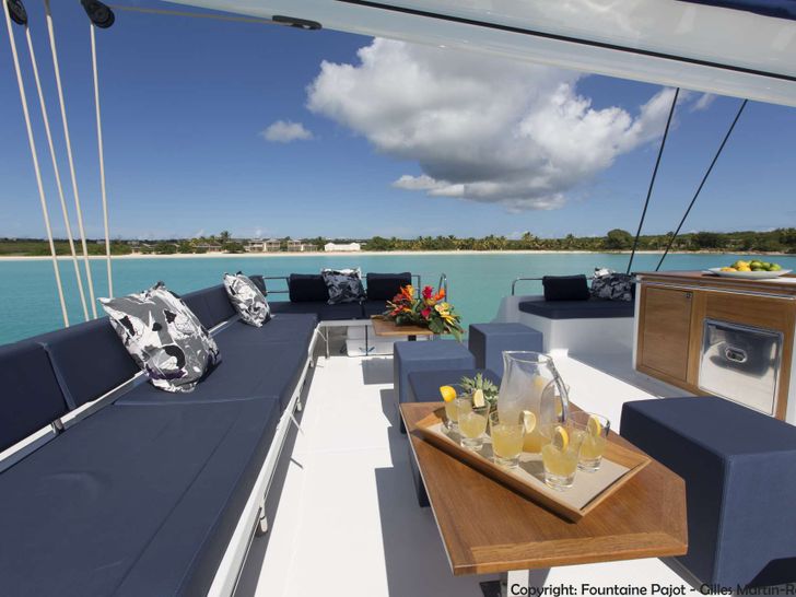 NENNE - Fountaine Pajot Victoria 67,flybridge cocktails