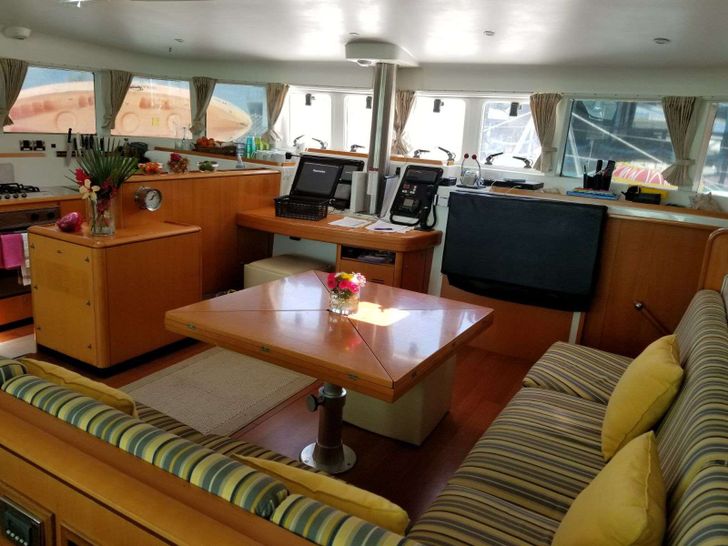 NERA Crewed Catamaran Belize Saloon NERA Crewed Catamaran Belize Saloon