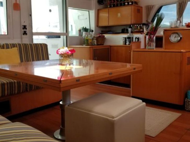 NERA Crewed Catamaran Belize Salon NERA Crewed Catamaran Belize Salon